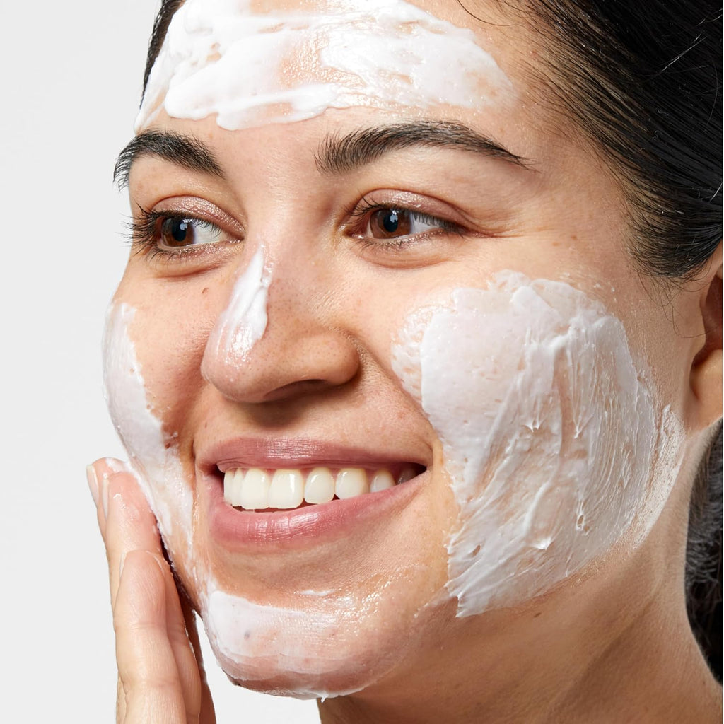 Clinique 7 Day Daily Gentle Face Exfoliator Lightweight Scrub Cream for All Skin Types | Mild Face Scrub with Silica | Exfoliating + Refining